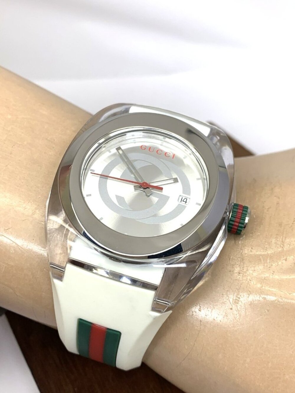 GUCCI Men's Watch YA137102 Sync Swiss Quartz Silver Dial White Rubber Band 46mm - Picture 5 of 13
